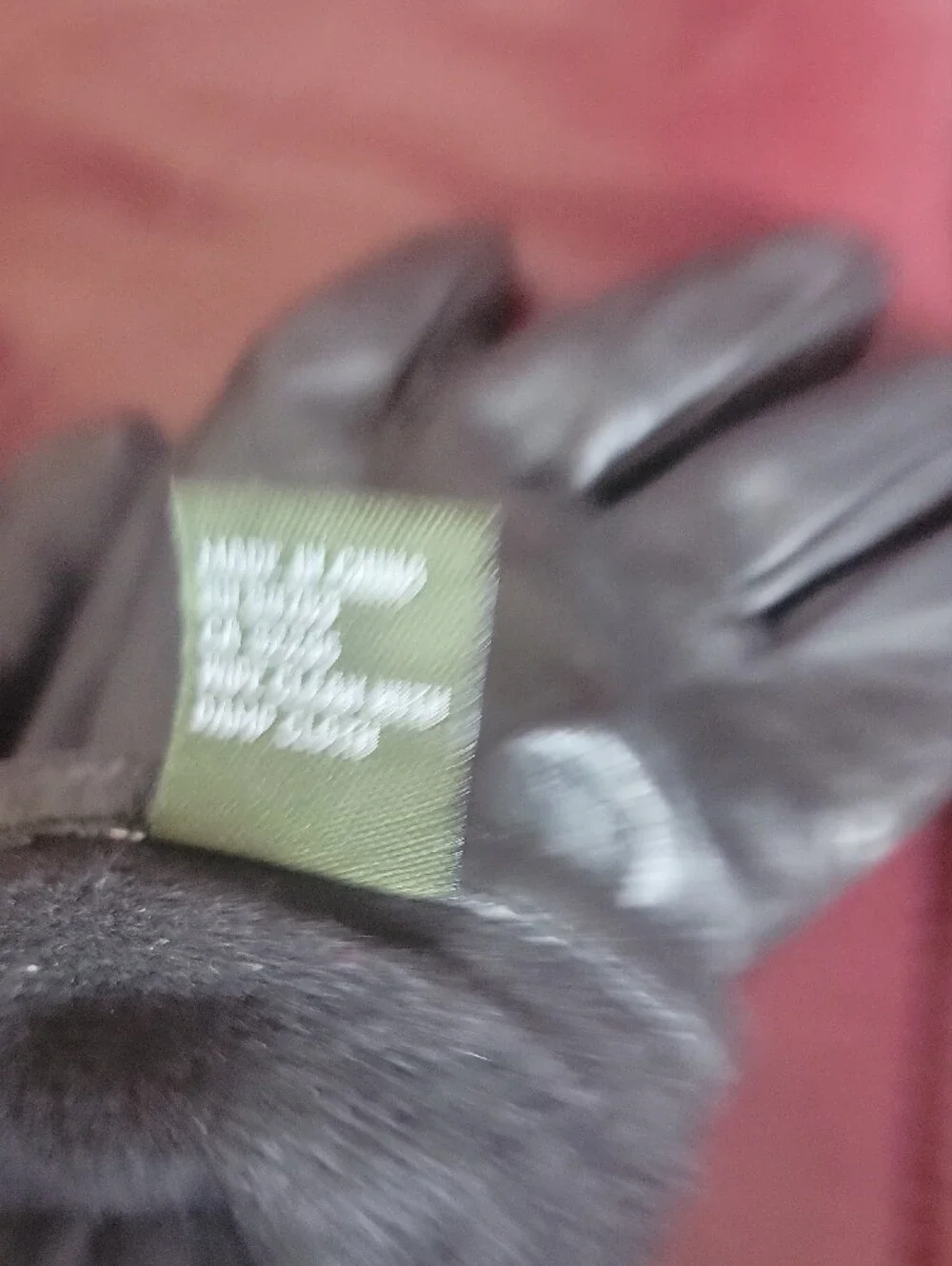 3M Thinsulate Black Leather Women's Gloves - Classic Smooth Finish